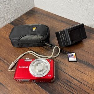Samsung SL600 12.2MP Red Digital Camera Tested  Battery Charger 4GB Card Bag
